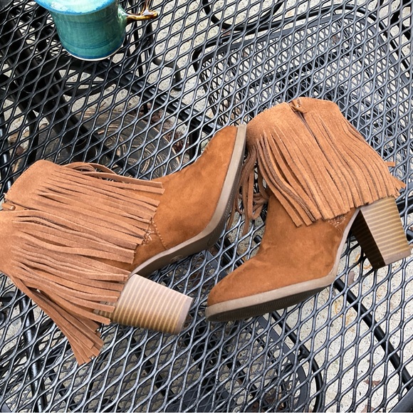 Earthy Fringy Brown Suede Boots! - Picture 10 of 16